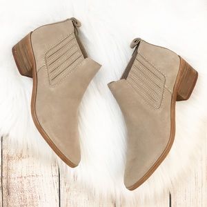 {Dolce Vita} Kadie Suede Ankle Boot Bootie Natural